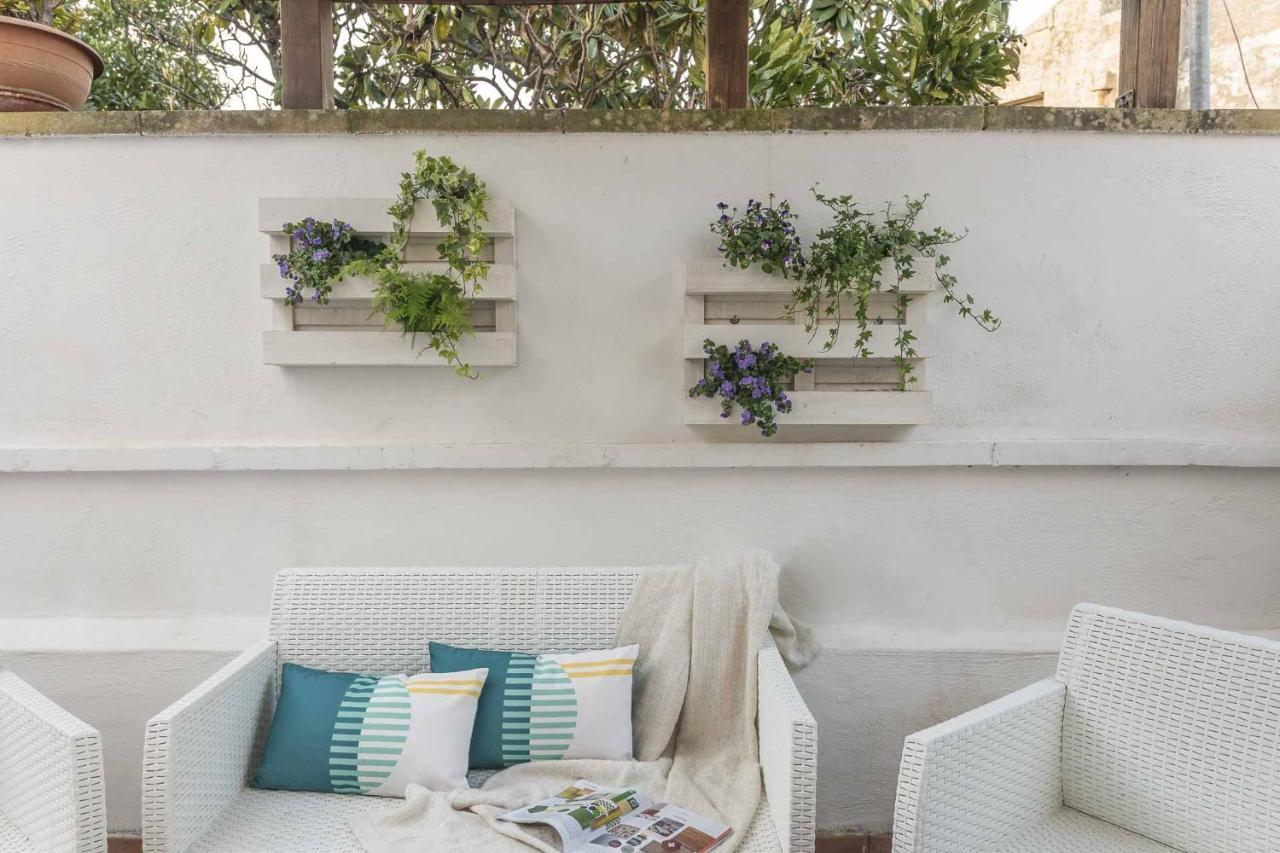 Terzo Campanello - Terrazza Nel Centro Storico Apartment เลชเช ภายนอก รูปภาพ
