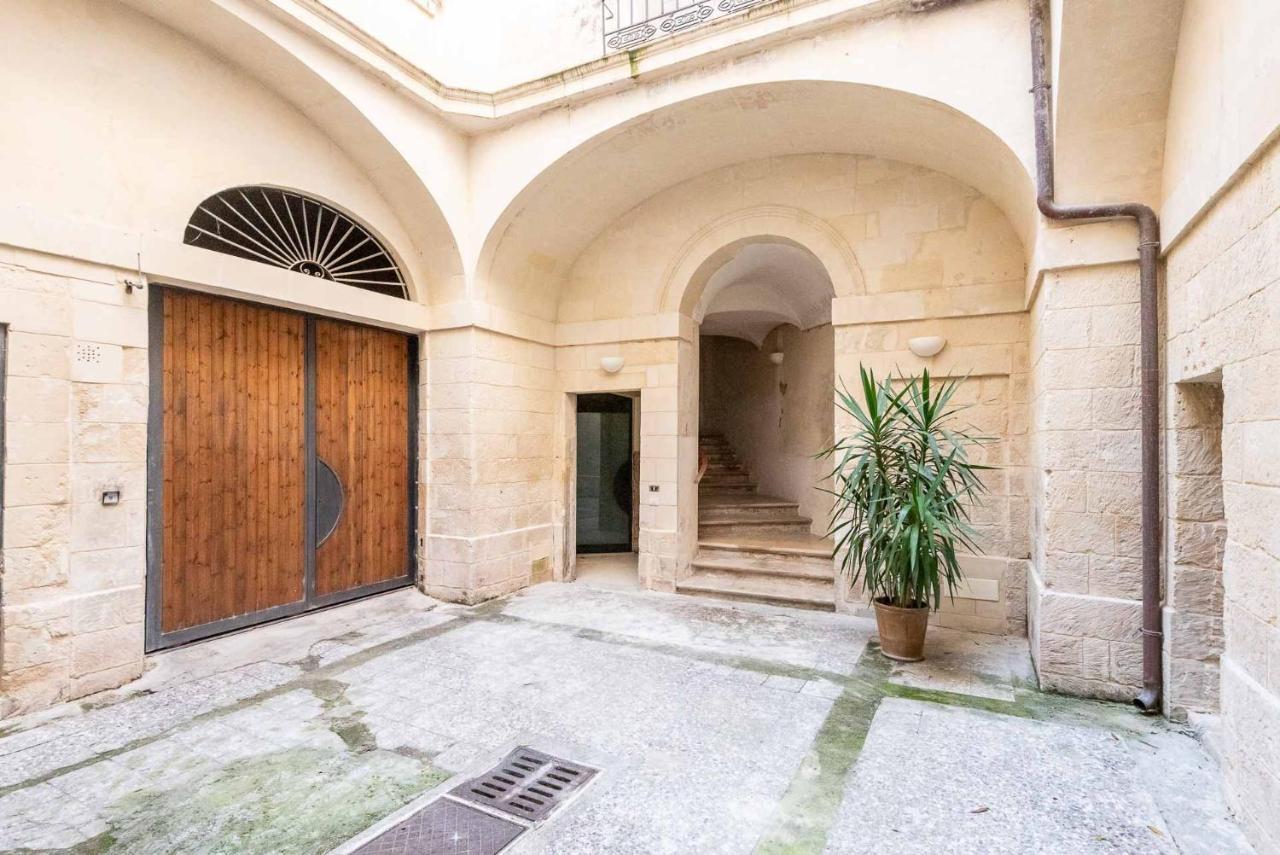 Terzo Campanello - Terrazza Nel Centro Storico Apartment เลชเช ภายนอก รูปภาพ
